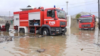 Lənkəranda su basan ərazilərdən 11 nəfər təxliyə edildi - VİDEO