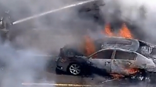 Abşeronda içərisində avtomobillər olan emalatxana yanıb 