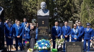 Коллектив AZAL посетил могилу национального героя Азербайджана Хокумы Алиевой - ФОТО