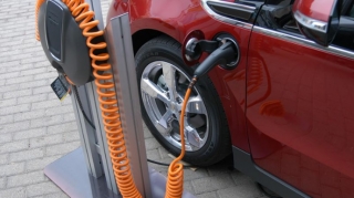 Onun arabası var, amma enerjisi yoxdur, detalı tapılmır... 