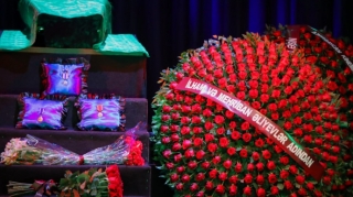 Prezidentlə xanımı vida mərasiminə əklil göndərdi 