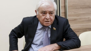 Deputat Gədəbəyin icra başçısı və bələdiyyə sədrini TƏNQİD ETDİ 