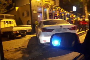 Özünü səkinin sahibi hesab edən sürücü - 99 AV 939 - VİDEO