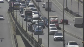 Bakıda avtomobil qəzası baş verib, yollarda sıxlıq yaranıb 