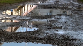"Şəhərin mərkəzi küçələrinin hamısı palçığın içindədir" - İllərdir hökm sürən problem - VİDEO 
