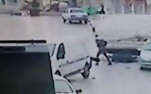 İki avtomobil arasında sıxılanlar təsadüf nəticəsində sağ qaldılar - - VİDEO