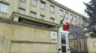 10-cu sinif şagirdi məktəbin pəncərəsindən yıxıldı 