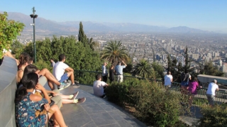 Daha bir ölkə sərhədlərini açdı