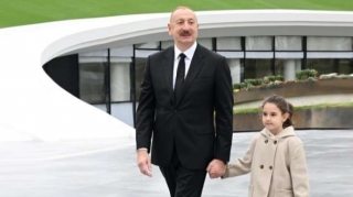 Prezidentin yanındakı kiçik qız kimdir? - FOTO - VİDEO 