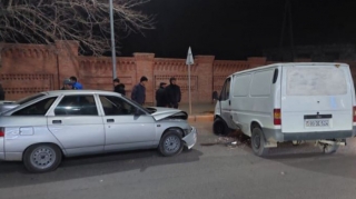 Gəncədə minik avtomobili “Ford”la toqquşub - FOTO