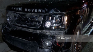 Bakıda “Land Rover” markalı minik avtomobili yandı 