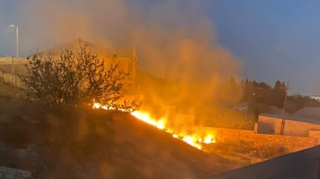 Bakıda yüksək gərginlikli elektrik xəttinin keçdiyi dirək aşıb, yanğın baş verib 