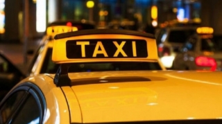 Таксист после выполнения ночного заказа остался без телефона и денег