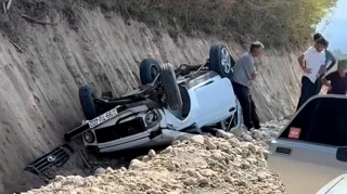 Ağdərə-Kəlbəcər yolunda idarəetmədən çıxan “VAZ” arxa düşdü    - VİDEO