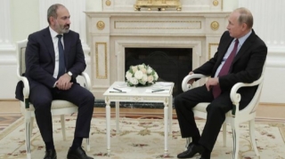 Putin Paşinyanla Azərbaycan - Ermənistan sərhədindəki vəziyyəti müzakirə etdi