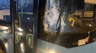 Bakıda avtobus qəza törədib - FOTO 