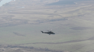 İlham Əliyevin təyyarəsini hərbi helikopterlər müşayiət etdi - VİDEO