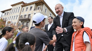 Prezidentlər Şuşada inşa edilmiş birinci yaşayış kompleksində olublar 