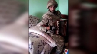 Азербайджанский солдат в Карабахе исполнил знаменитую азербайджанскую композицию  - ВИДЕО