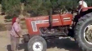 Traktorla 14 yaşlı bacılarının üstündən keçdilər  - VİDEO