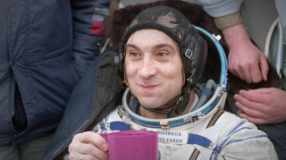 Kosmosda ən uzun uçuş rekordu vuran kosmonavt vəfat edib 