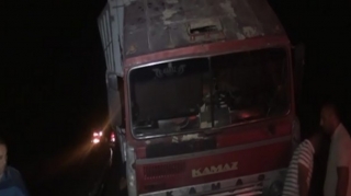 Goranboyda şəkər çuğunduru daşıyan yük maşını aşıb  - FOTO