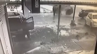 Dəhşətli qəzadan belə sağ çıxdılar - VİDEO