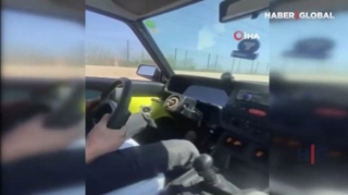 Avtomobili sükansız idarə etdi  - VİDEO