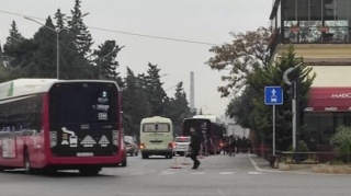 Bu küçədə avtobus zolağı zəbt edildi  - FOTO
