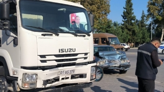 Yük avtomobili minik maşını ilə toqquşdu - FOTOLAR 