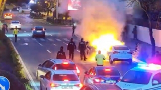В Баку загорелся автомобиль - ВИДЕО