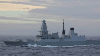 Rusiya sualtı qayığı  Britaniya hərbi gəmisi ilə toqquşub 