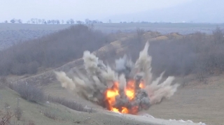 Füzulidə yol-tikinti təsərrüfatında işləyən traktor minaya düşüb  - YENİLƏNİB