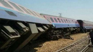 İranda qatar relsdən çıxaraq aşıb