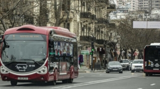 Taksi qiymətləri baha, metro bağlı, avtobus isə yox  - VİDEO