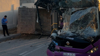 В Баку автобус попал в серьезную аварию - ВИДЕО - ОБНОВЛЕННЫЙ