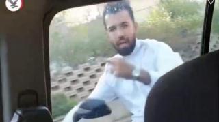 Qadına sataşan şəxs maşına belə hücum etdi   - VİDEO