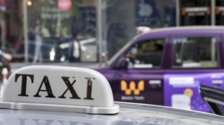 "İnzibati yollarla taksiləri sıradan çıxarsaq..." - Deputat 