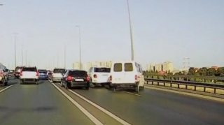 Bakıda "Ford" sürücüsü "avtoşluq" edərək qəzadan belə xilas oldu-ANBAAN VİDEO 
