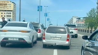В Баку из-за несоблюдения дистанции произошла цепная авария - ВИДЕО 