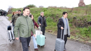 Ermənilər quru sərhəddən keçərək Azərbaycana gəldi - FOTOLAR 