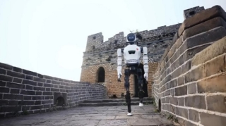 Robot Böyük Çin Səddinə çıxdı - Tarixdə ilk 
