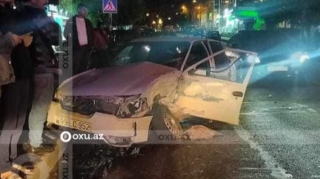 Bakıda daha bir zəncirvari qəza:  Dörd avtomobil bir-birinə çırpıldı   - VİDEO - FOTO