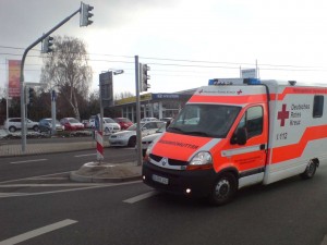 Avtobus təcili yardım maşını ilə toqquşdu: 46 yaralı