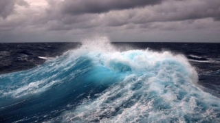 Xəzərdə dalğanın hündürlüyü 3.5 metrə çatıb - FAKTİKİ HAVA 