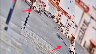 Bir neçə metr uzağa sıçrayan moto sürücü qəzadan sağ çıxdı    - VİDEO