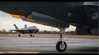 В Эстонии заявили о готовности принять самолеты НАТО с ядерным оружием 