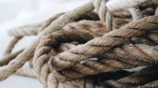 İki uşaq anası özünü kəndirlə asdı