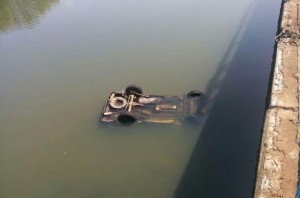 Avtomobil su arxına aşdı - Ağdaşda