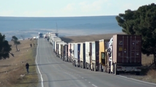 Azərbaycan-Gürcüstan sərhədində 350-dən çox maşın növbə gözləyir 